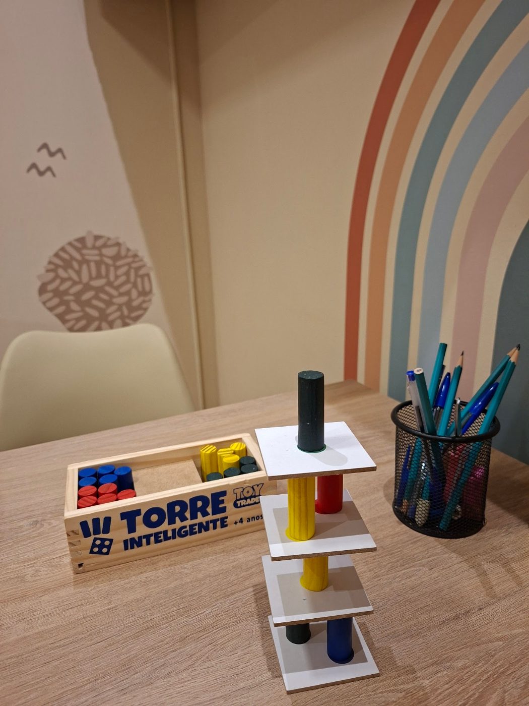 Materiais pedagógicos sobre a mesa